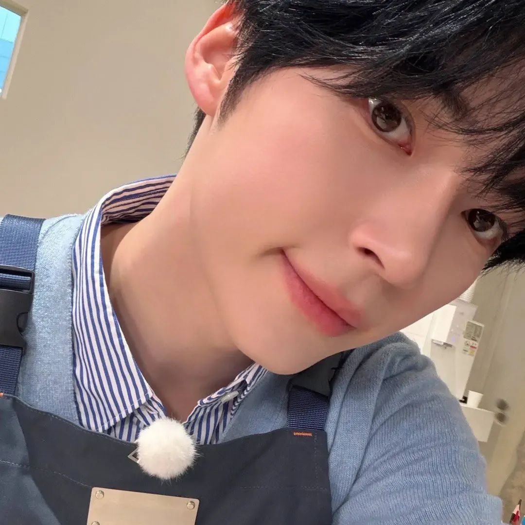 Recent activity shot of Sung Hanbin (ZEROBASEONE)