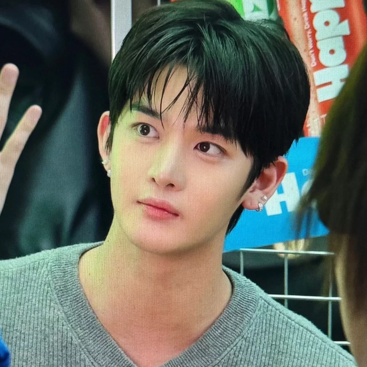 ペ・ジニョンの最近の活動写真