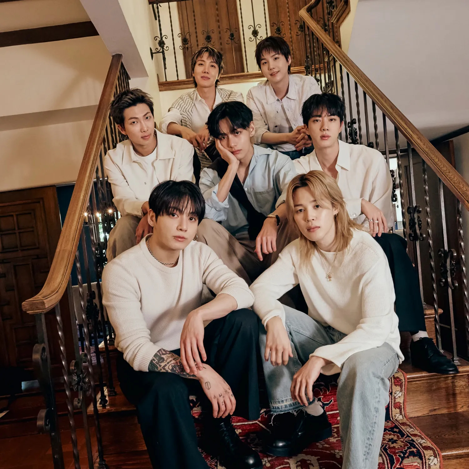 Behind-the-scenes cut of BTS