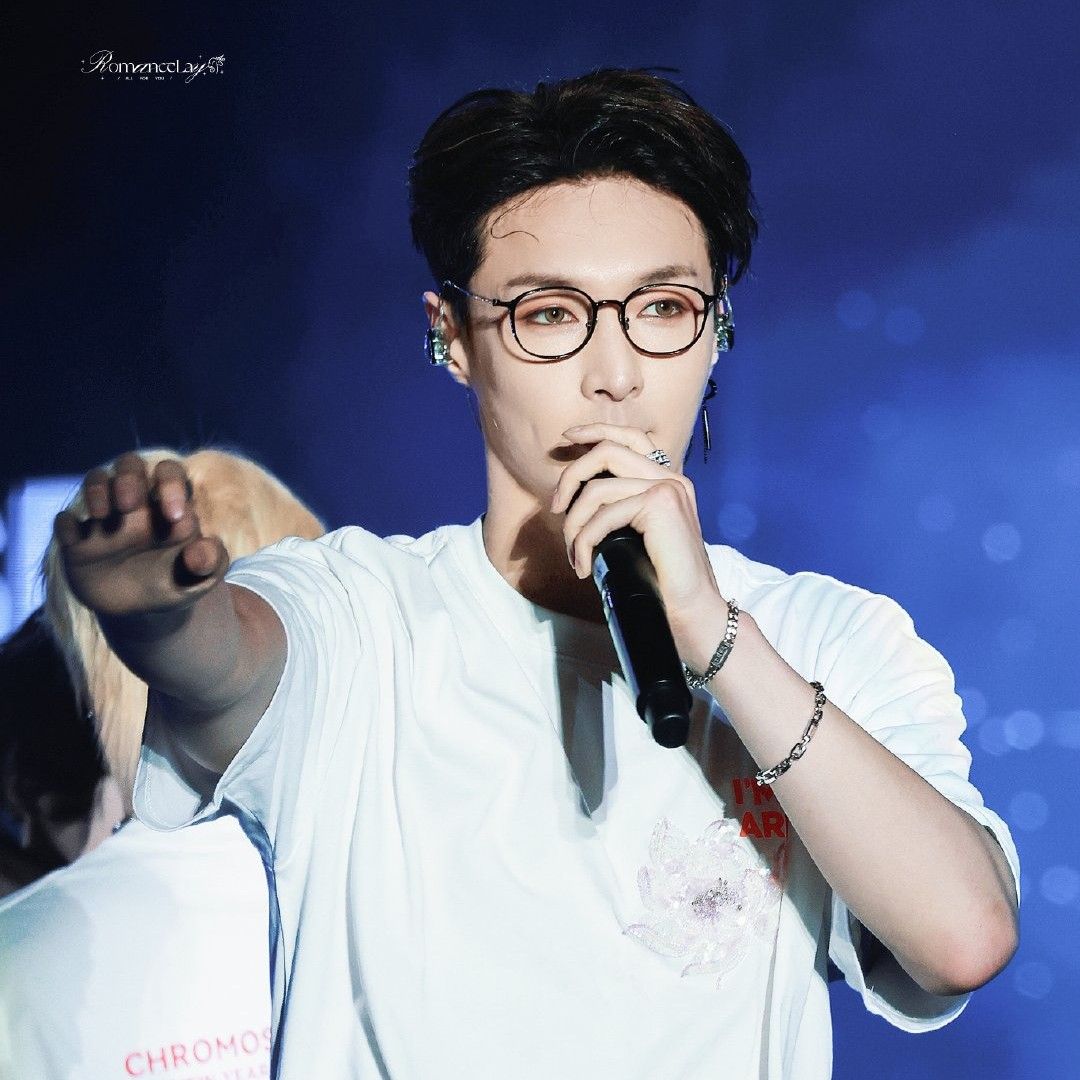 Latest photo of Lay (EXO)