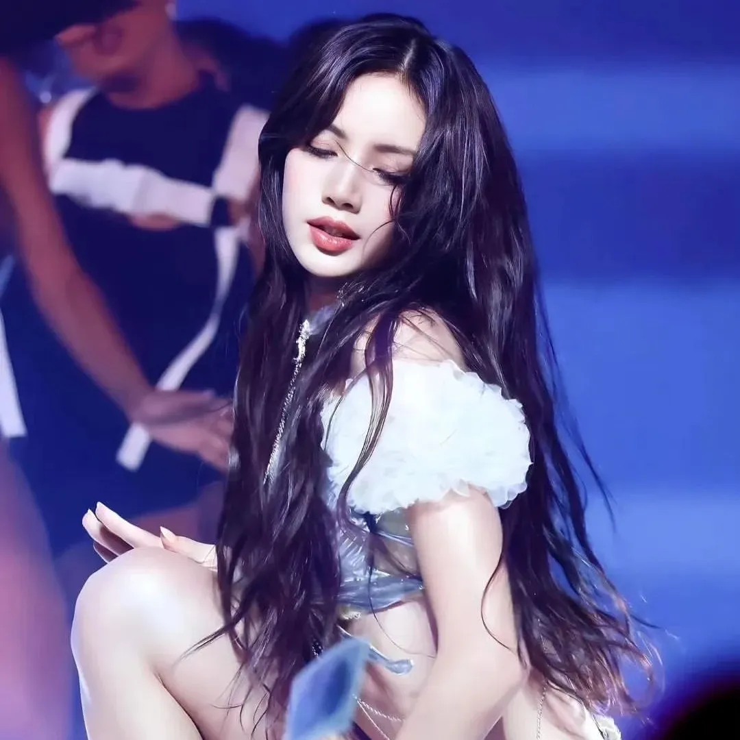 리사 (BLACKPINK)의 최신 사진