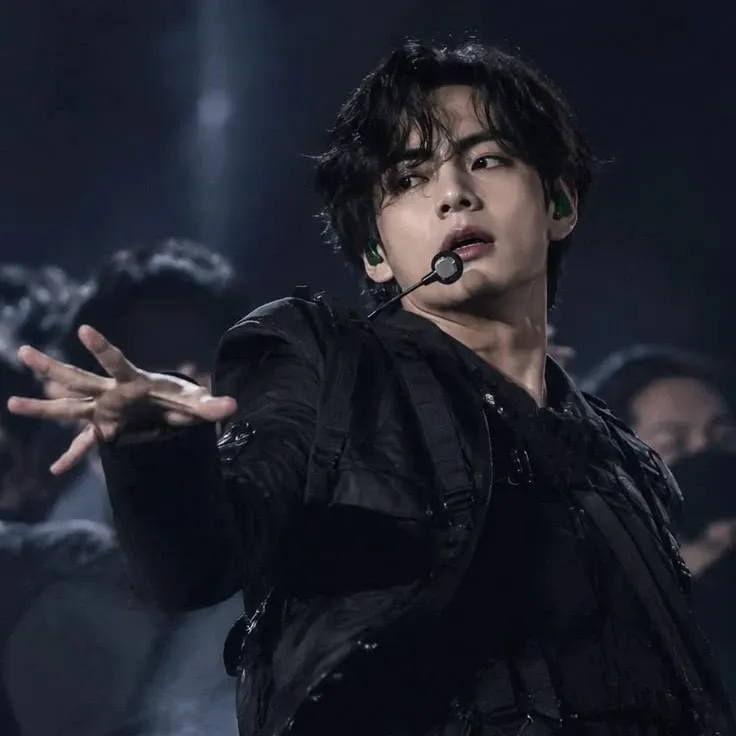 V (BTS)の最近の活動写真