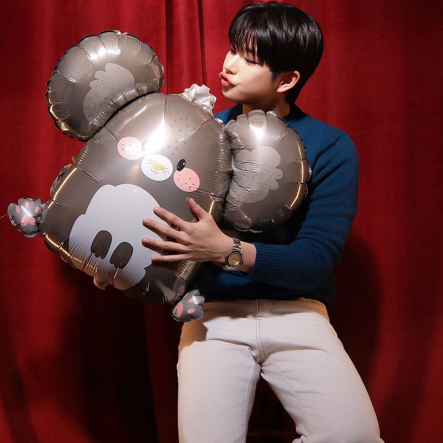 A moment captured by MJ (ASTRO)'s fan