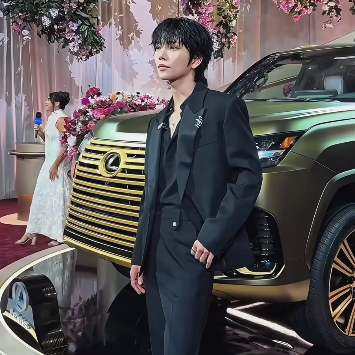 Latest photo of Joshua (SEVENTEEN)