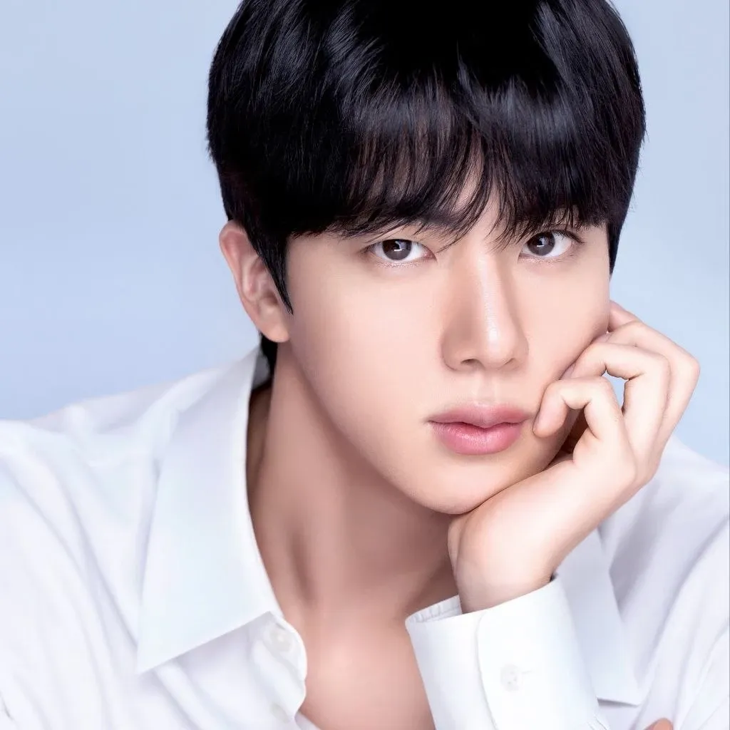 Momen yang diabadikan oleh penggemar Jin (BTS)