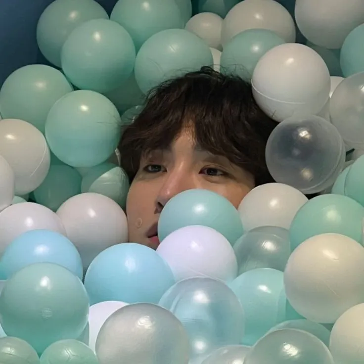 Recent activity shot of Shinwon (PENTAGON)
