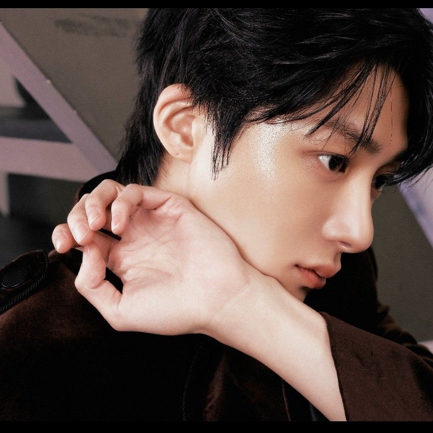 Recent activity shot of Hyungwon (MONSTA X)