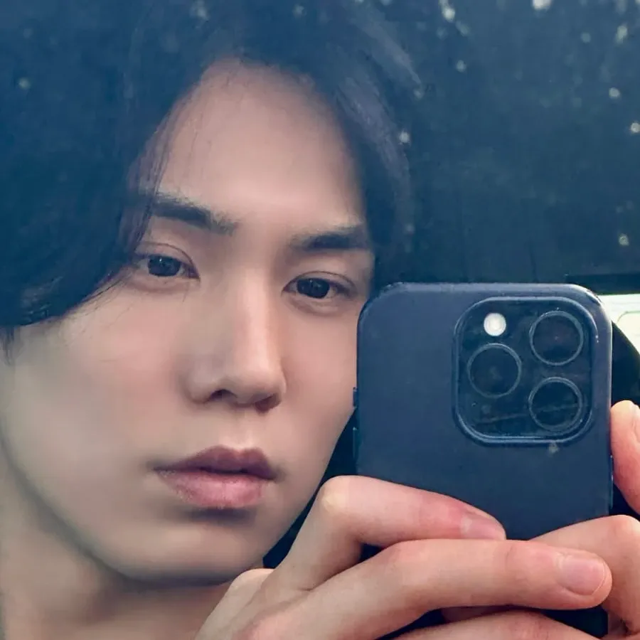 A moment captured by Rocky's fan