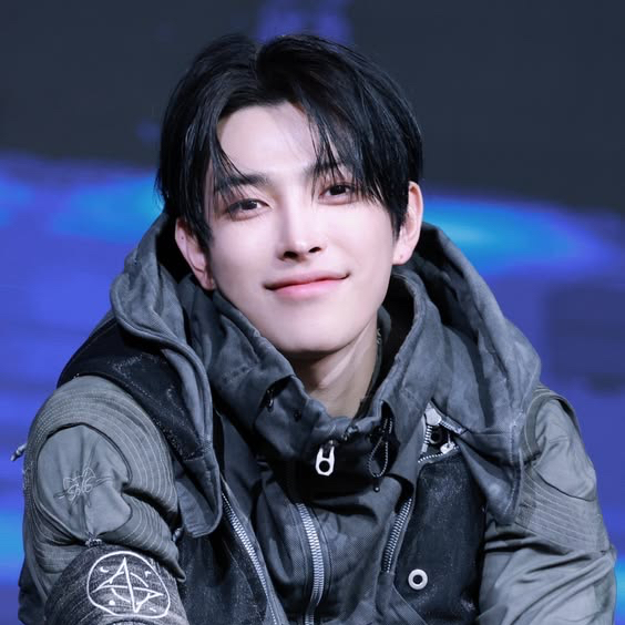 弘中 (ATEEZ)的最新照片