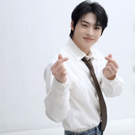 Latest photo of Hyojin (ONF)