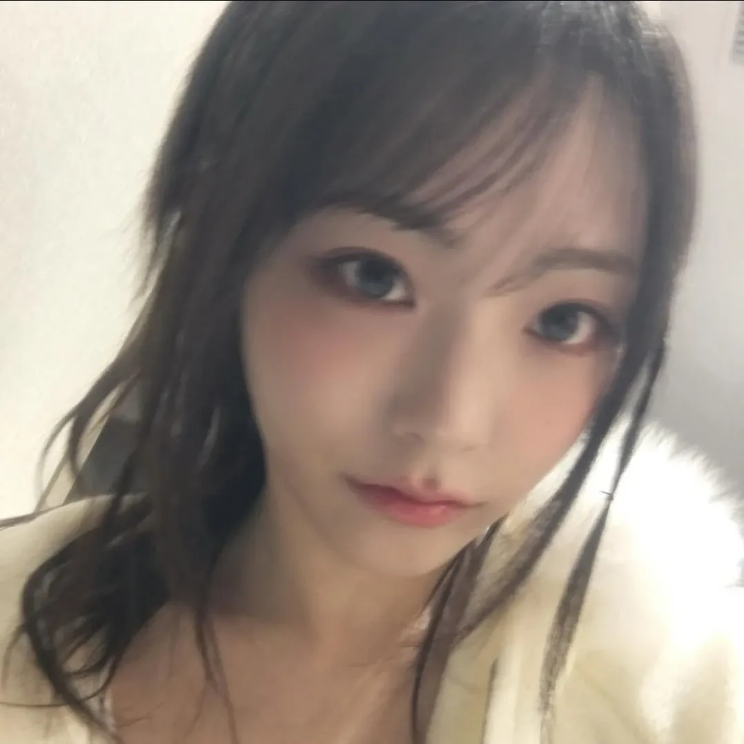 Latest photo of Siyeon (QWER)