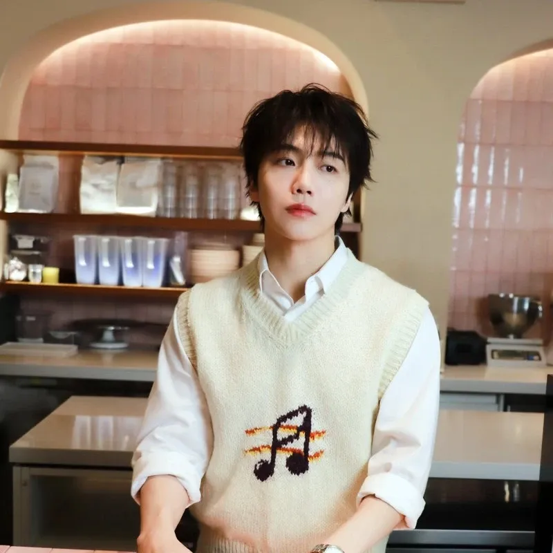 A moment captured by Jinho (PENTAGON)'s fan