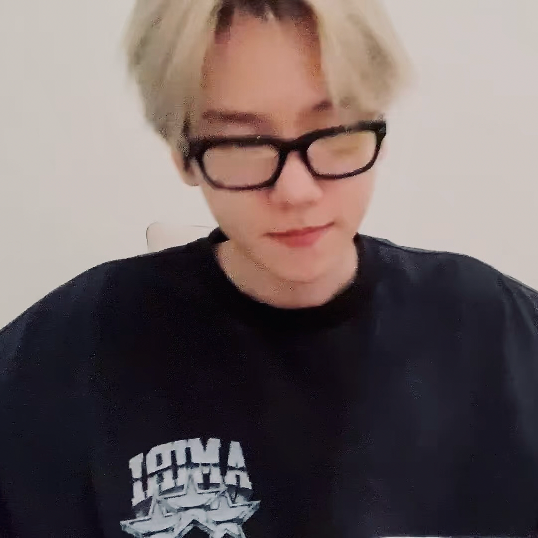 伯贤 (EXO)的最新照片