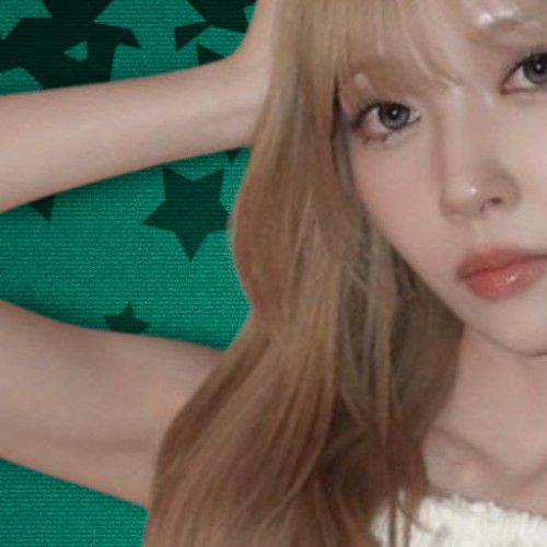 Latest photo of Mayuka (NiziU)