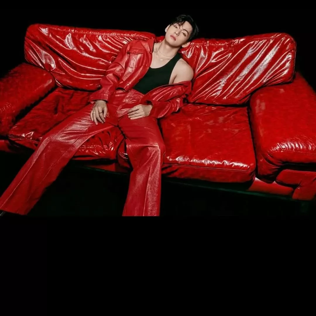 Behind-the-scenes cut of V (BTS)