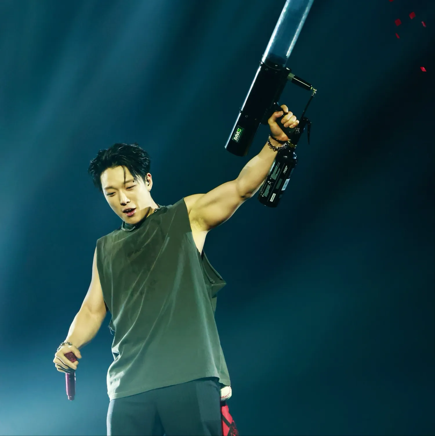 Behind-the-scenes cut of BOBBY (iKON)