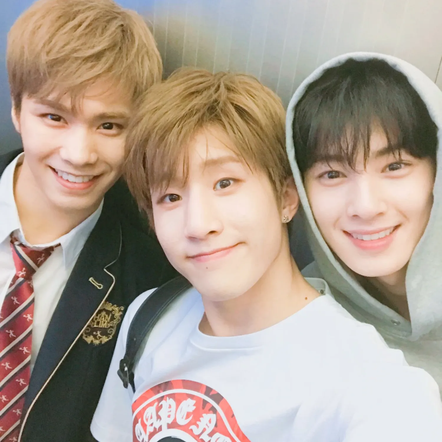 A moment captured by Jinjin (ASTRO)'s fan