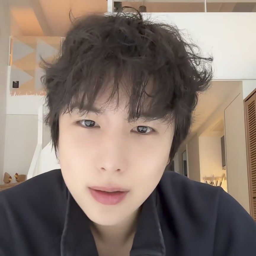 Latest photo of Wow (A.C.E)