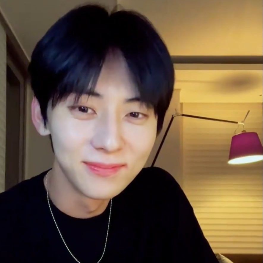 黃旼炫的最新照片