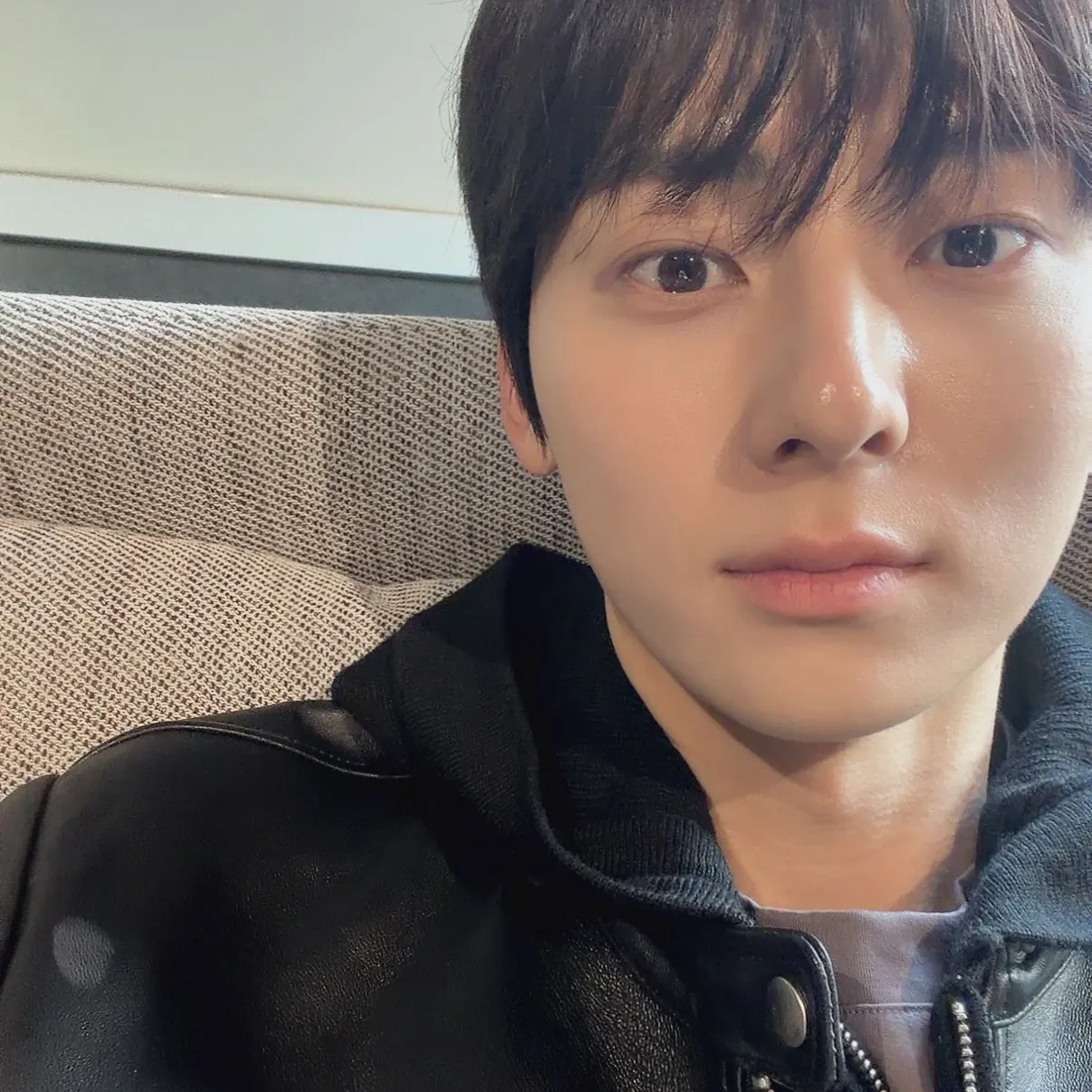 Behind-the-scenes cut of Hwang Minhyun