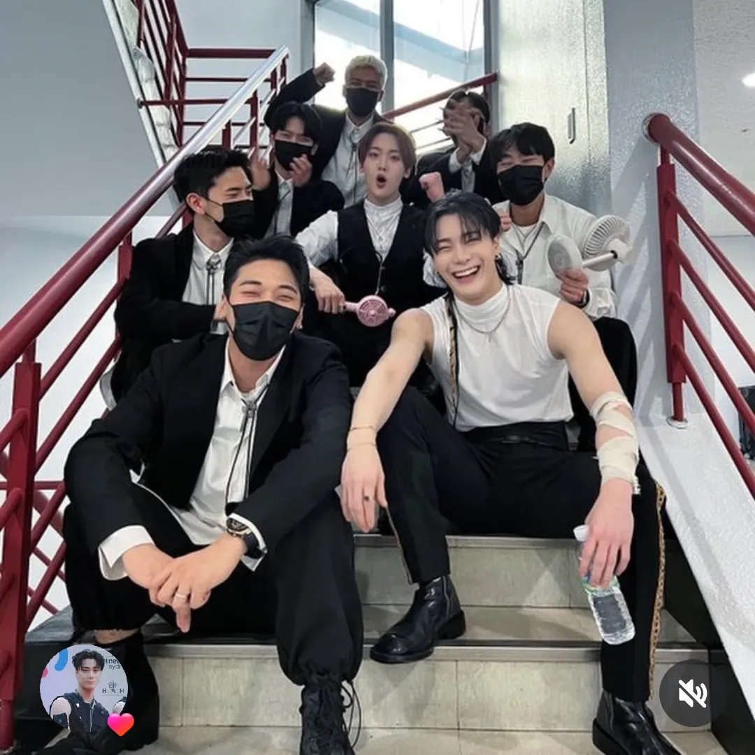 ASTROの舞台裏ショット