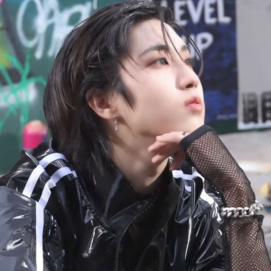 Behind-the-scenes cut of HAN (Stray Kids)