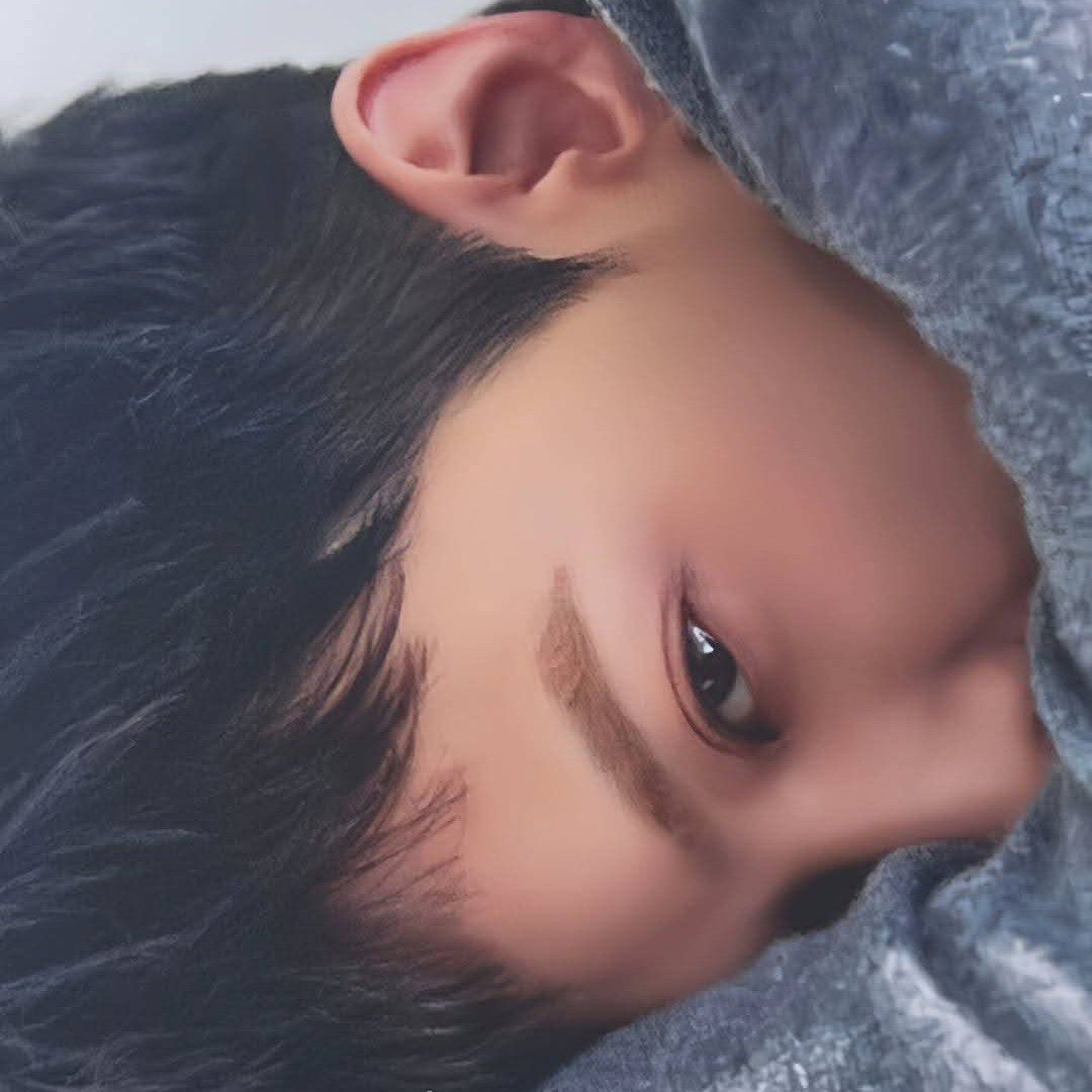 Recent activity shot of G-DRAGON (BIGBANG)