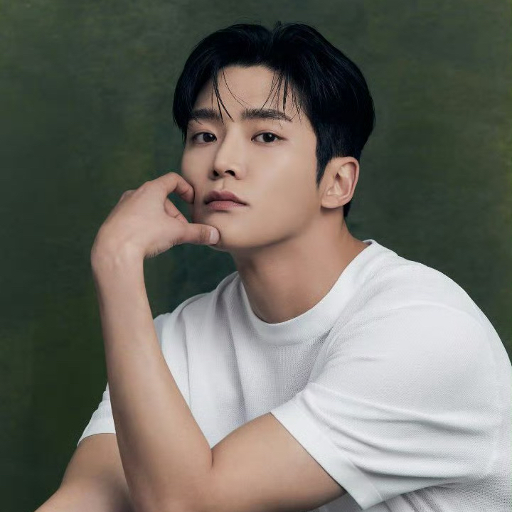 로운의 비하인드 컷