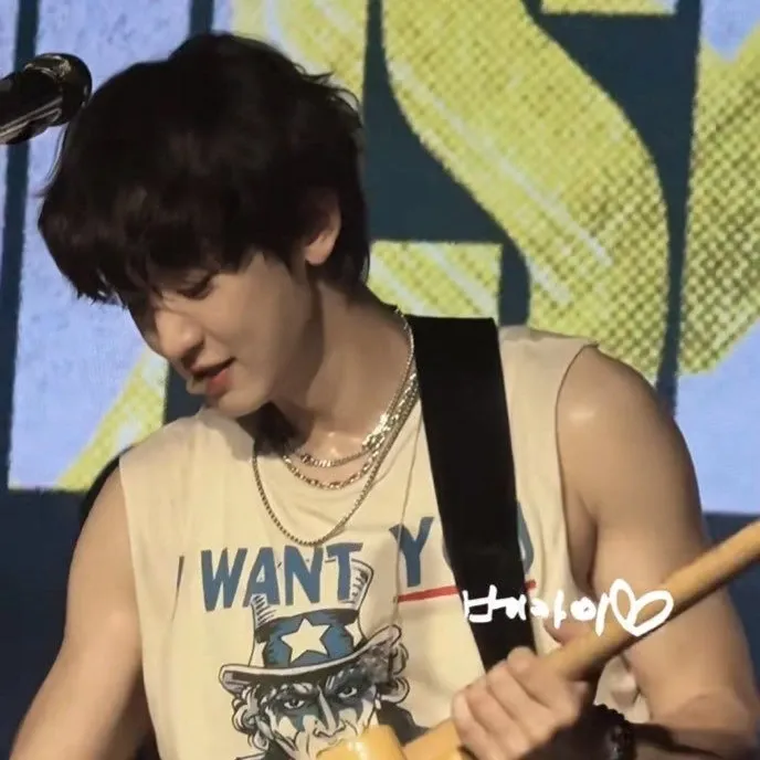 Foto aktivitas terbaru Chanyeol (EXO)