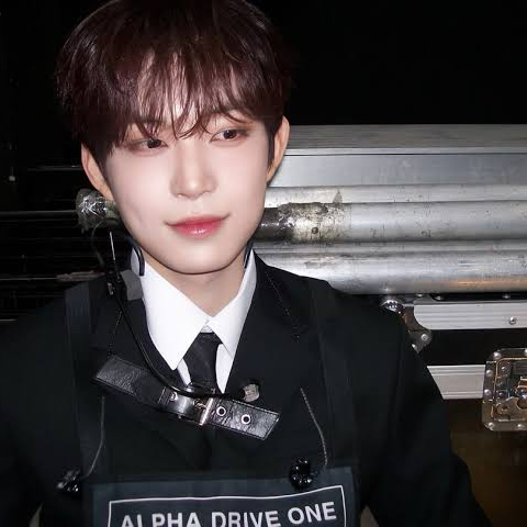 Foto terbaru Kim Geonwoo (ALPHA DRIVE ONE)
