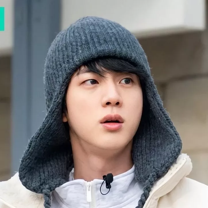 Foto aktivitas terbaru Jin (BTS)
