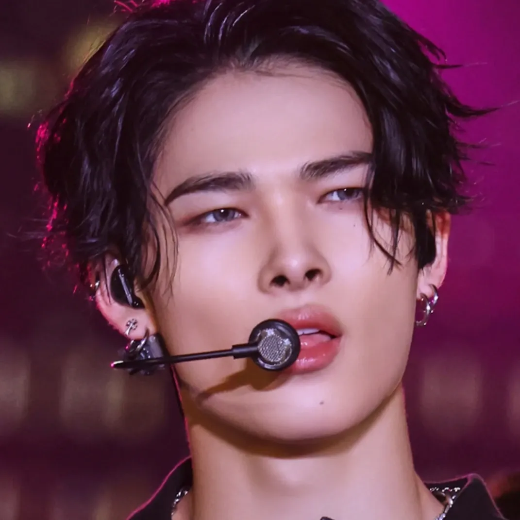 Foto terbaru NI-KI (ENHYPEN)