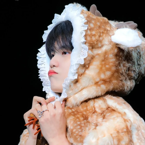 Signature photo of Gyehyeon (VERIVERY) capturing their charm