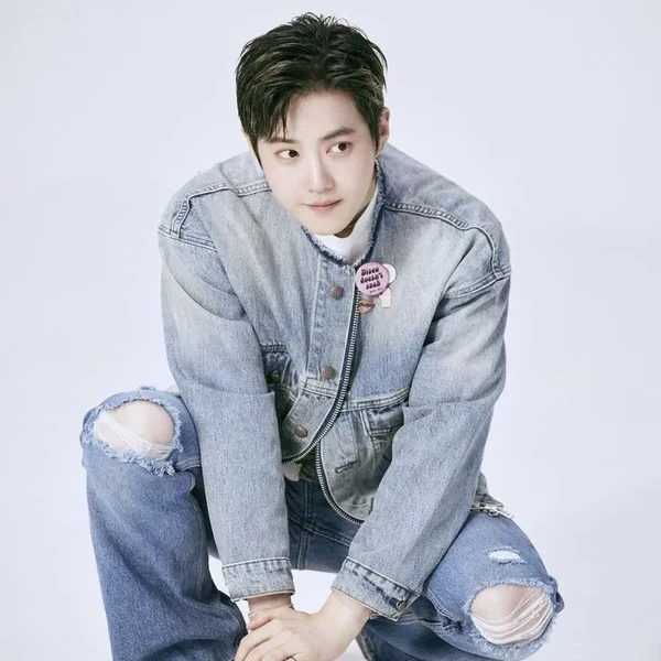 今天在最爱偶像中闪耀的Suho (EXO)代表照片