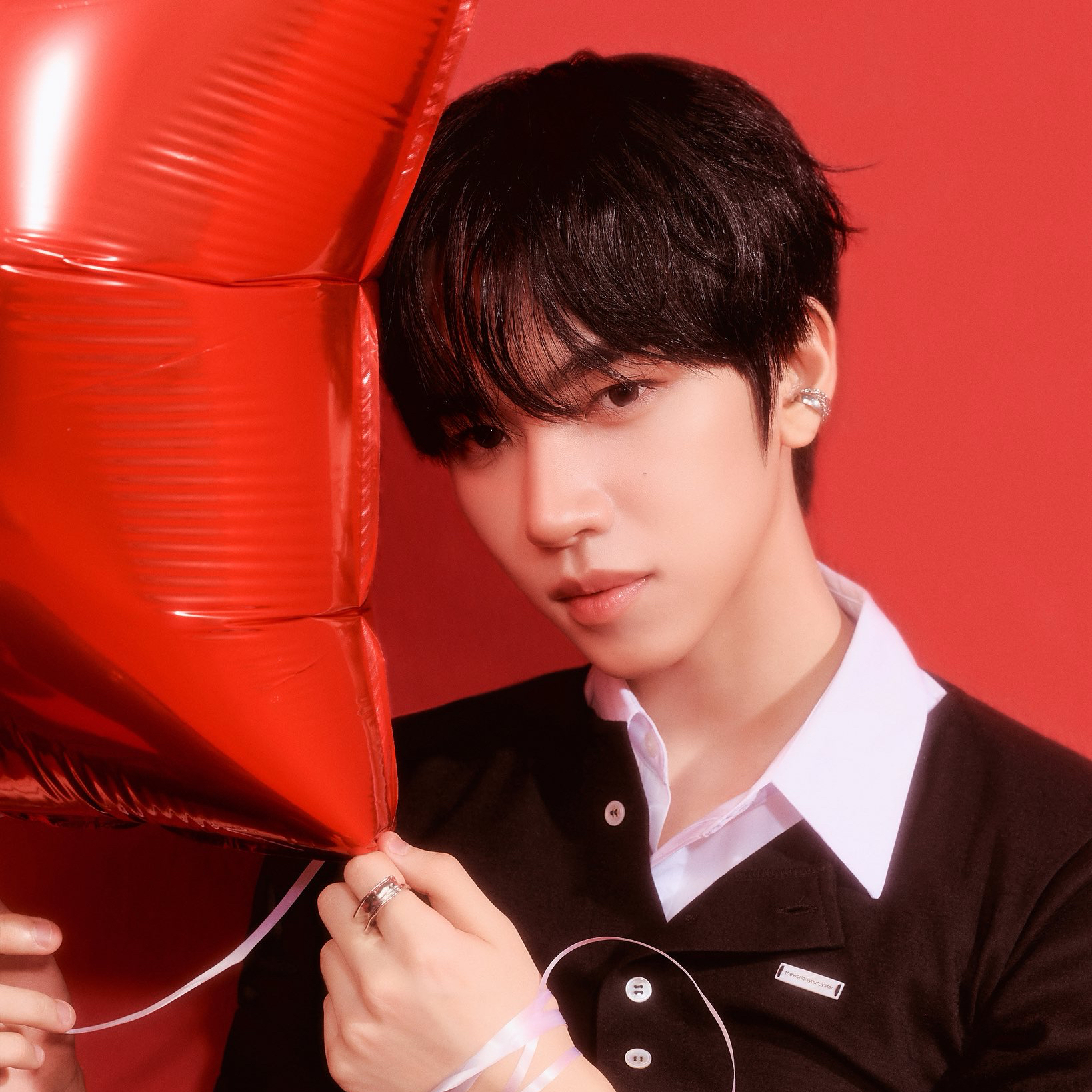 Behind-the-scenes cut of Hanjun (n.SSign)