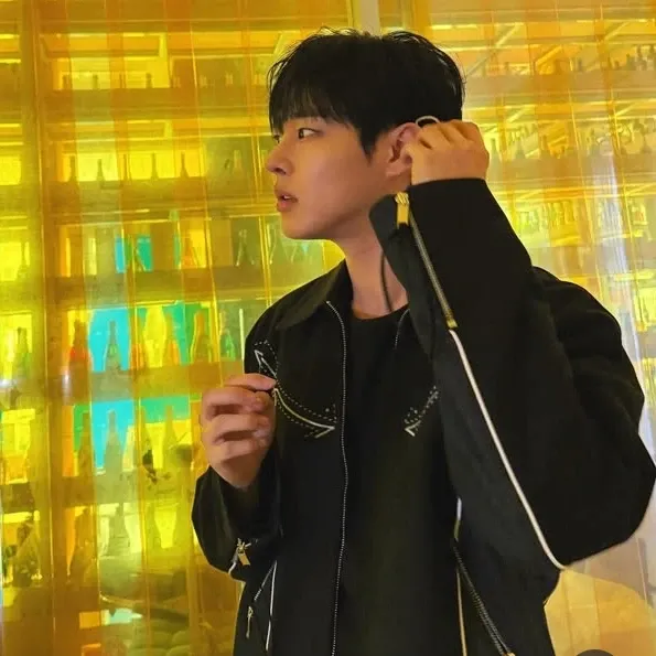 Behind-the-scenes cut of Choi Byungchan