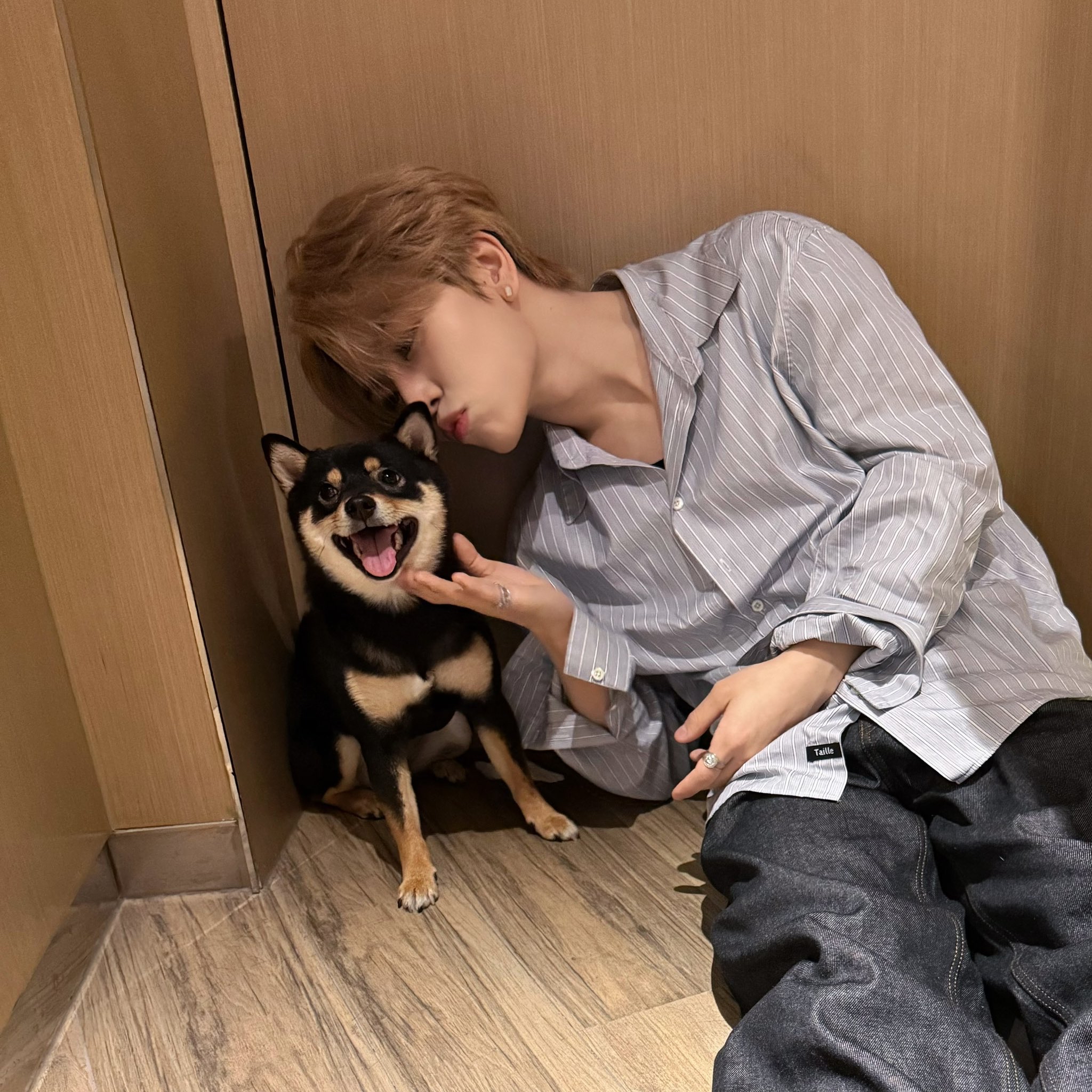 A moment captured by He Xinlong (ALPHA DRIVE ONE)'s fan