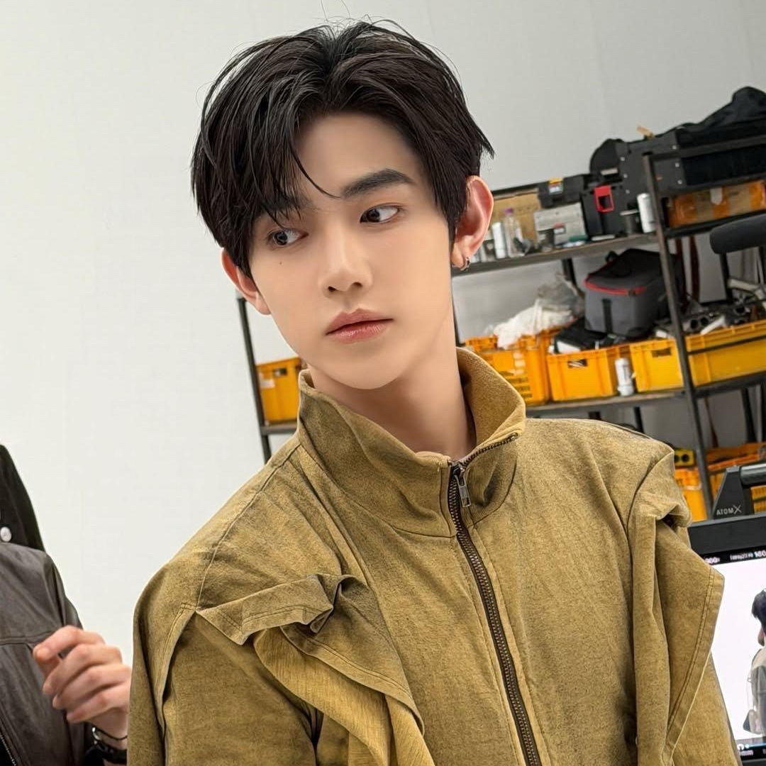 A moment captured by Zhang Hao's fan