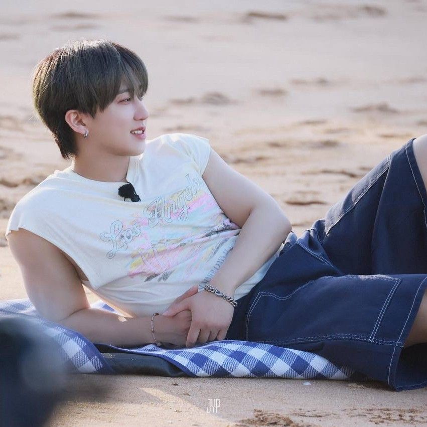 Behind-the-scenes cut of Changbin (Stray Kids)