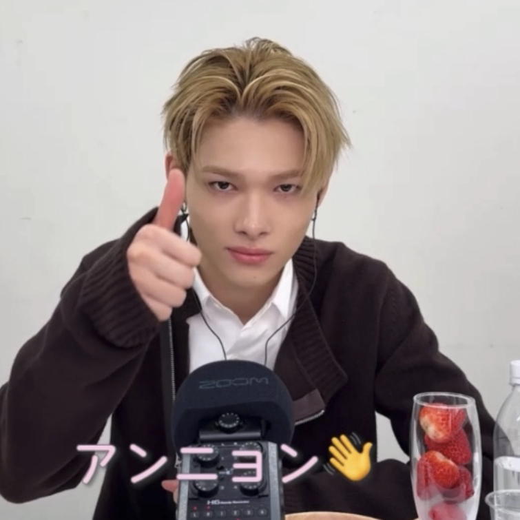 Foto aktivitas terbaru NI-KI (ENHYPEN)