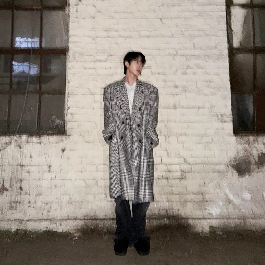 Foto aktivitas terbaru Jin (BTS)