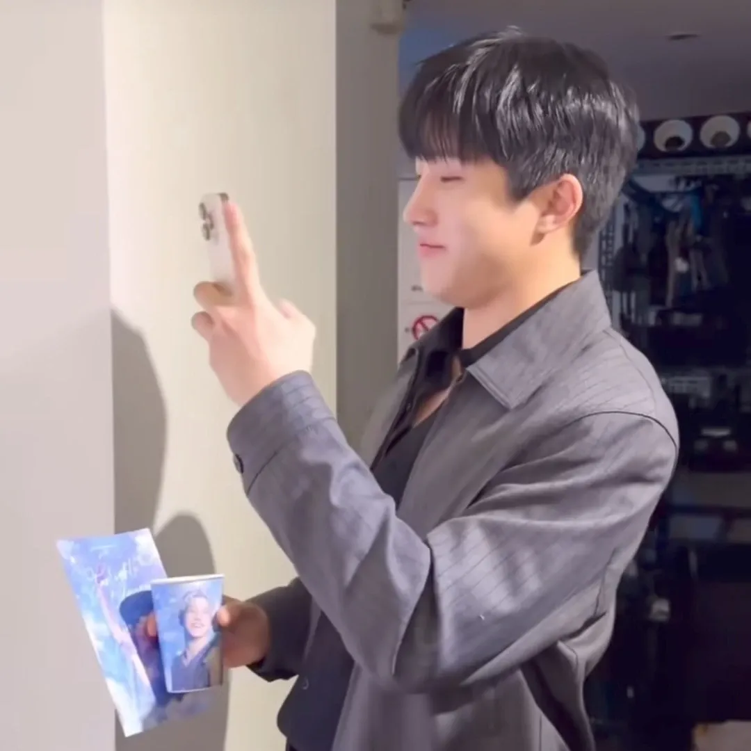 A moment captured by Jinjin (ASTRO)'s fan