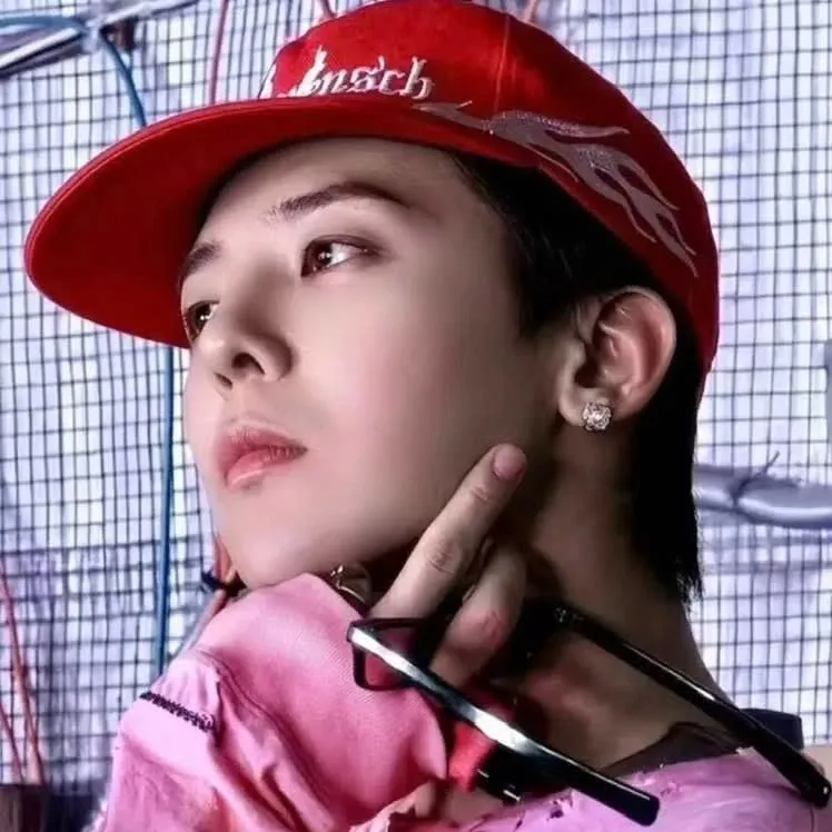 Recent activity shot of G-DRAGON (BIGBANG)