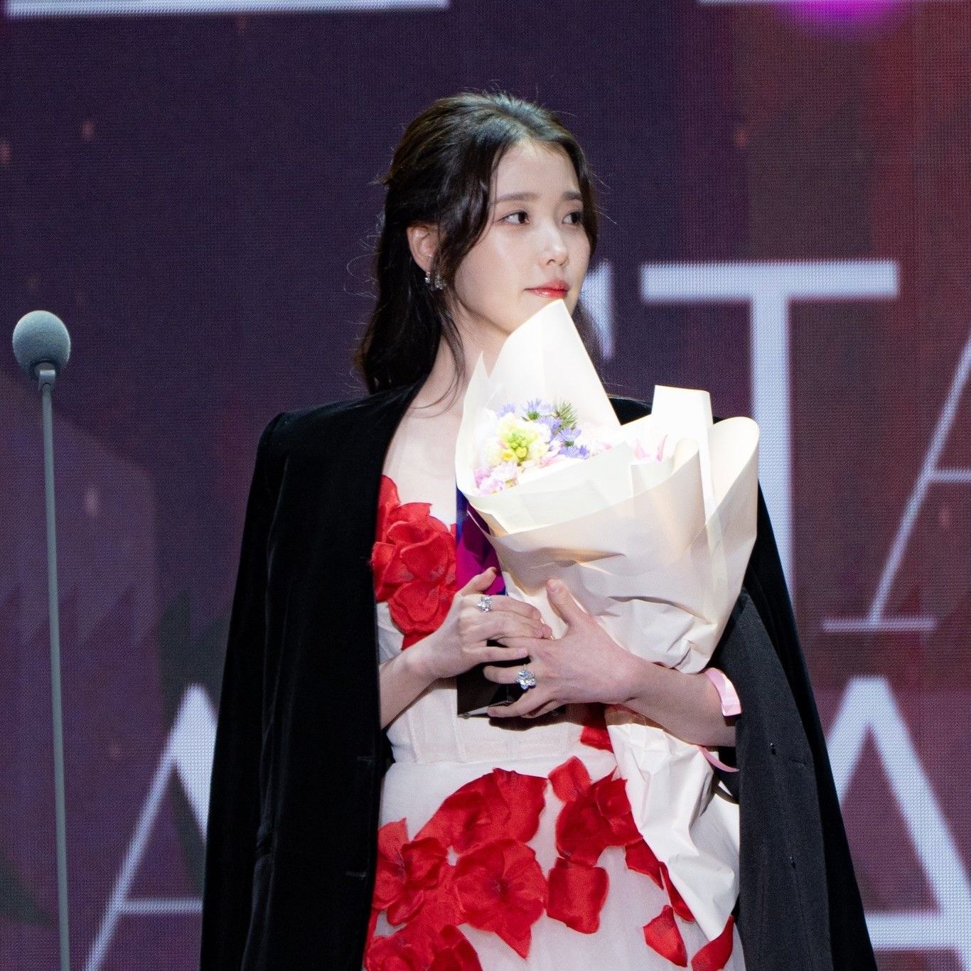 아이유의 비하인드 컷