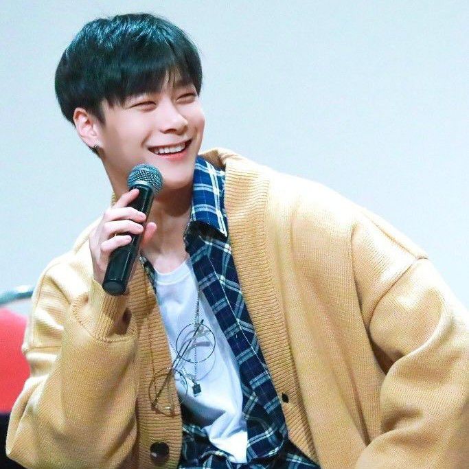 文彬 (ASTRO)粉丝拍下的瞬间