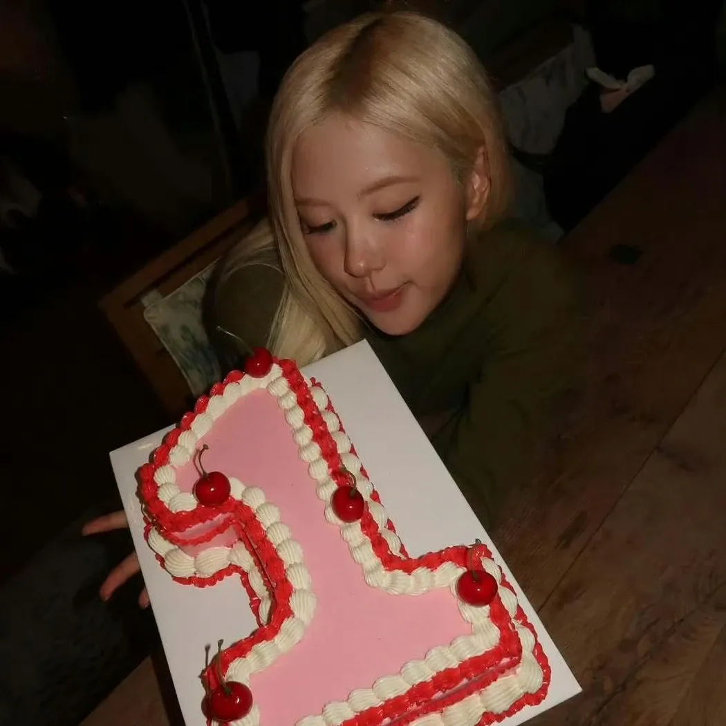 로제 (BLACKPINK) 최근 활동샷