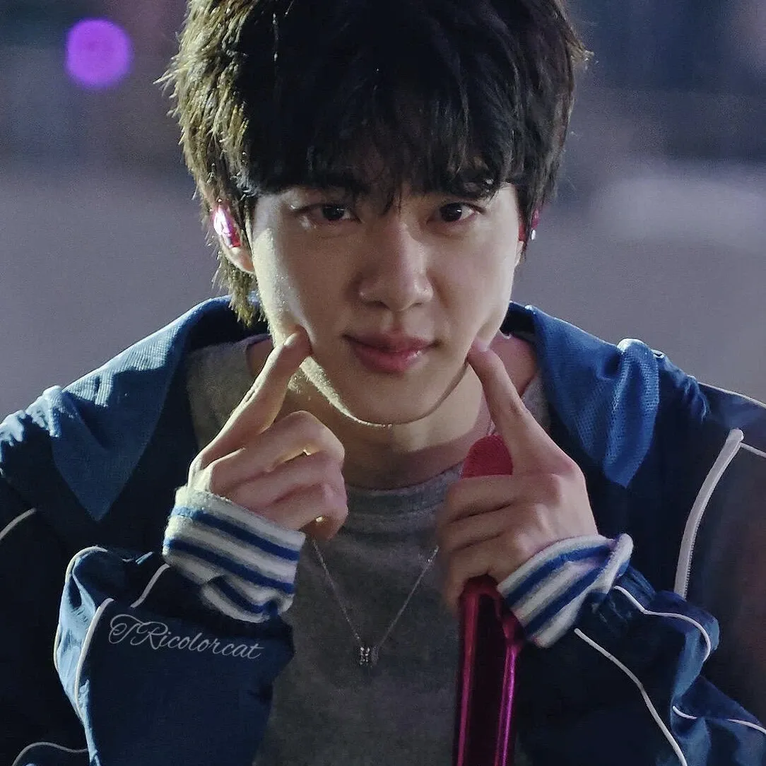 Momen yang diabadikan oleh penggemar Jin (BTS)