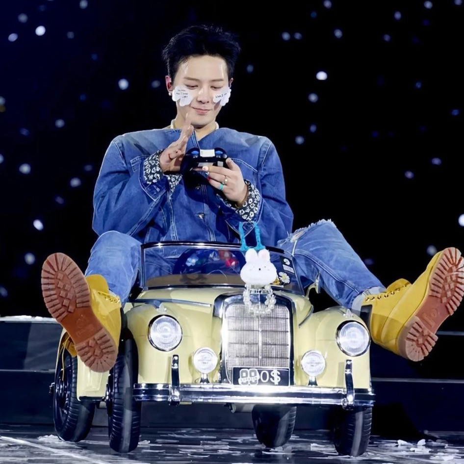 Recent activity shot of G-DRAGON (BIGBANG)