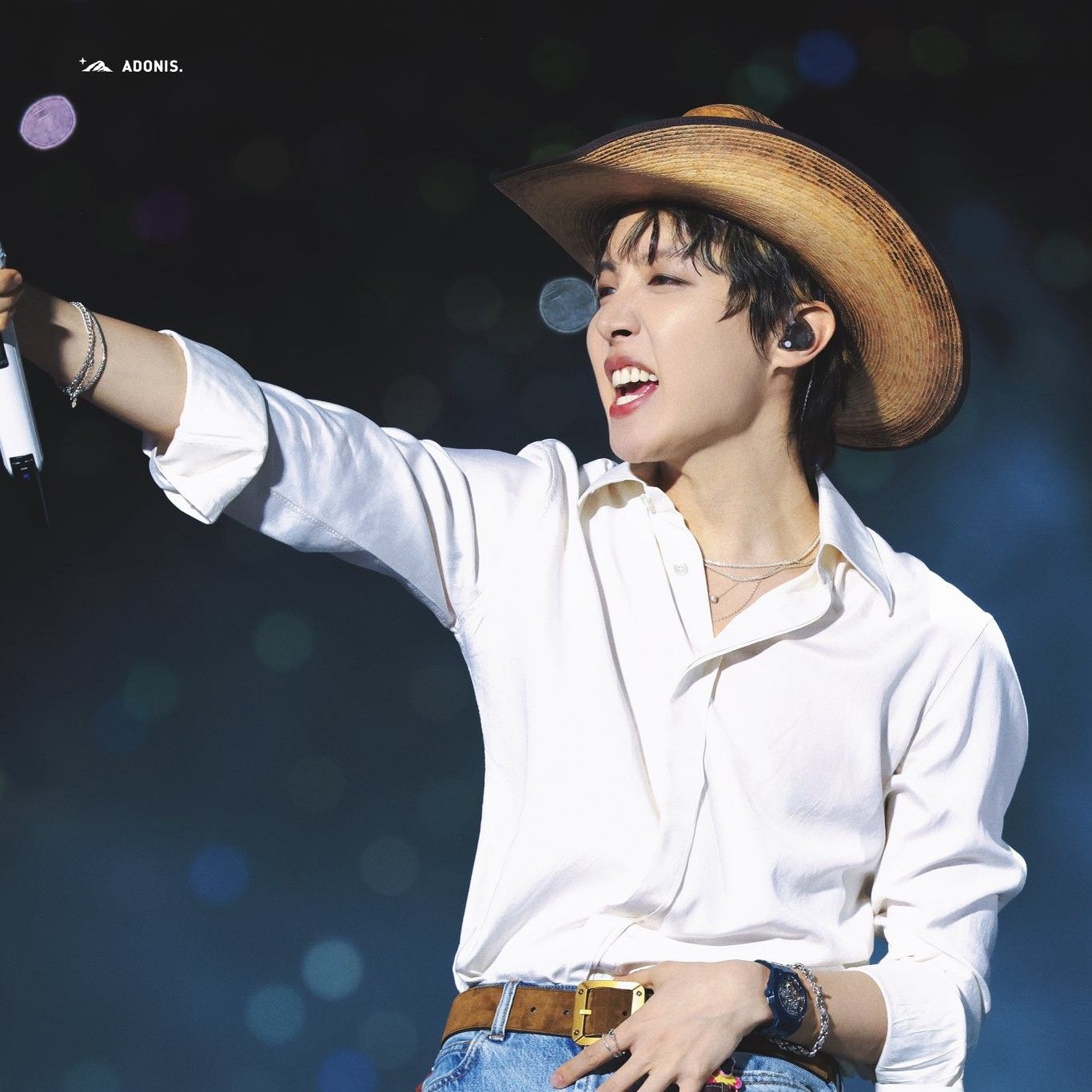 Foto aktivitas terbaru j-hope (BTS)