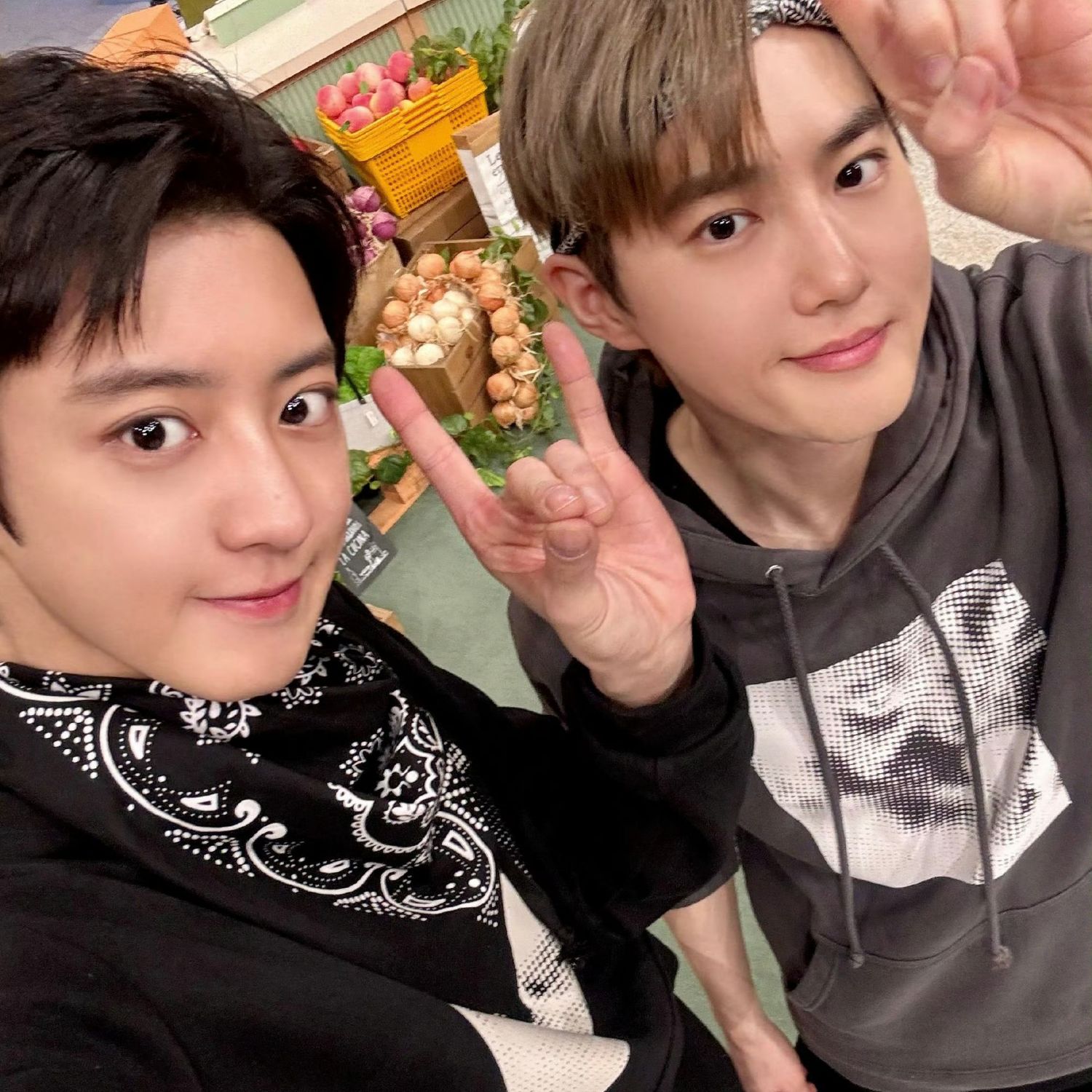 Behind-the-scenes cut of EXO